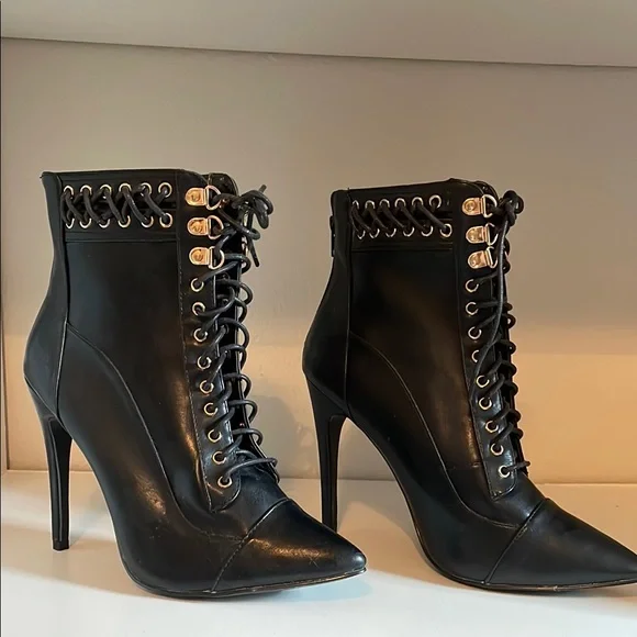 Elegant Black Lace-Up Ankle Boots - Picture 1 of 4